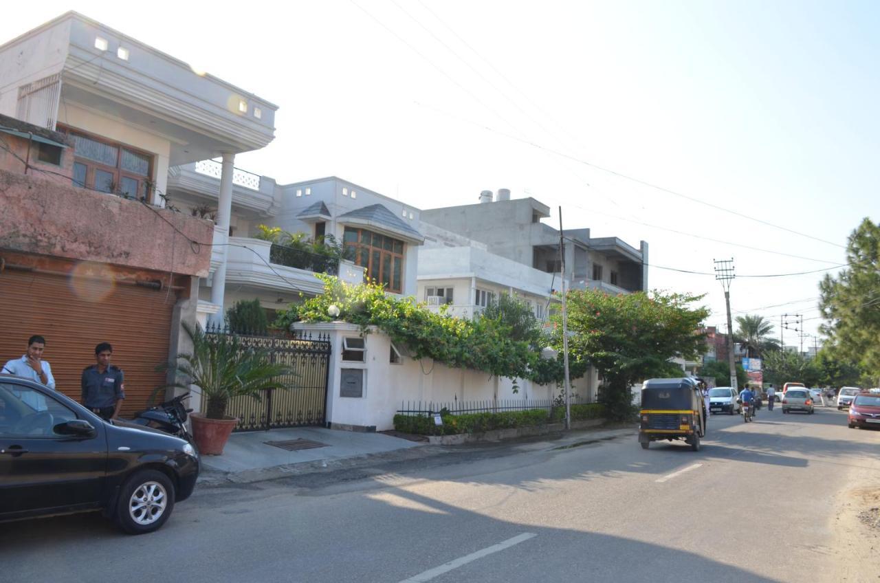 Sandy'S Homestay Jammu Ngoại thất bức ảnh